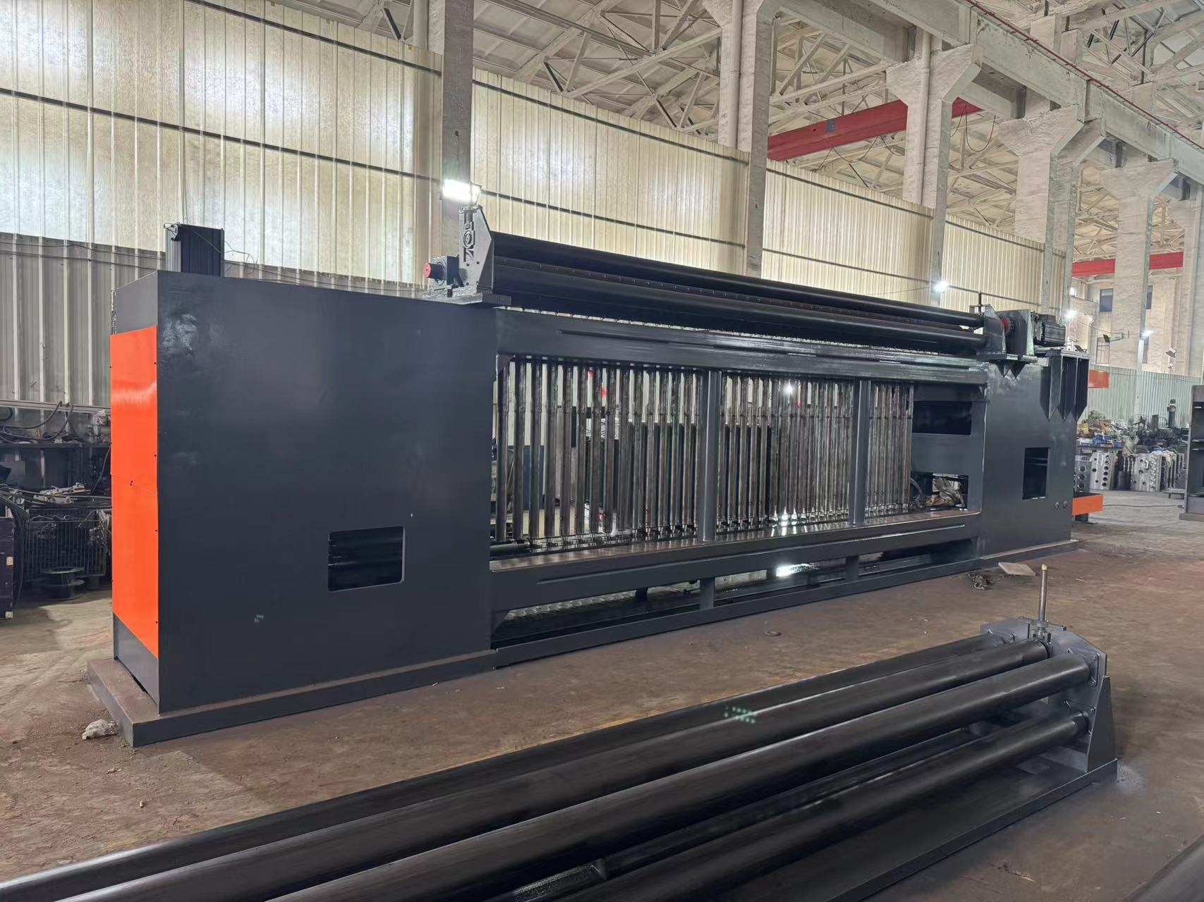 Últimos blogs da empresa sobre Máquina de tecelagem de gabião de malha dupla aumenta a eficiência nos projetos fluviais e rodoviários