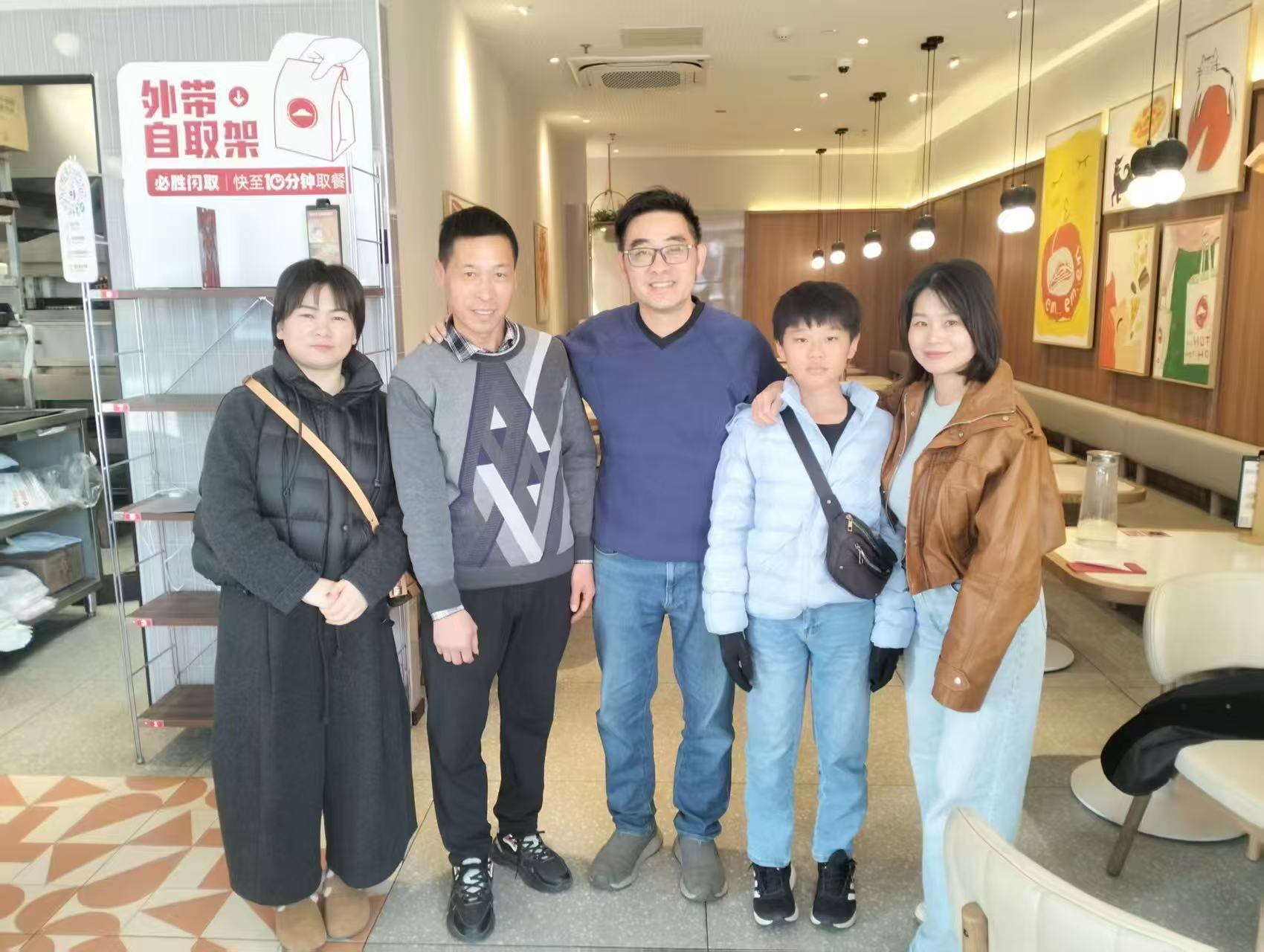 Últimos blogs da empresa sobre Cliente da Malásia Visita Nossa Fábrica para Inspecionar a Mais Recente Máquina de Fabricação de Gabiões Servo CNC