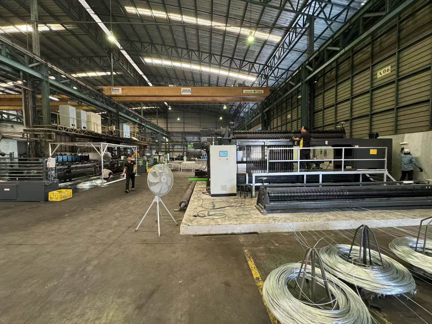 Últimos blogs da empresa sobre What Causes Low Output in a Gabion Mesh Machine and How Can Production Efficiency Be Improved?