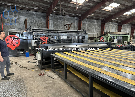 comprar Máquina de malha de gabião de alta eficiência com fio galvanizado ou revestido de PVC Fabricação em linha