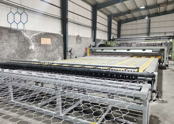 linha de produção automática do Plc Gabion de 100x120mm para uma largura Gabion Mesh Sheet de 4500 milímetros